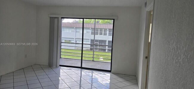 Building Photo - 7400 NW 85th Ct