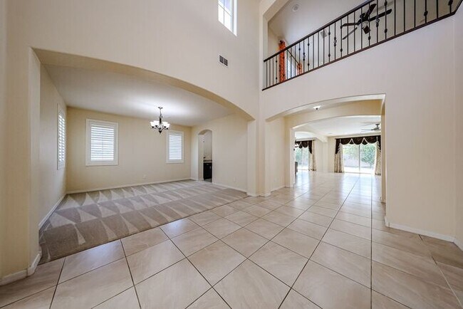 Building Photo - Stunning home located in the heart of Chandler, AZ!