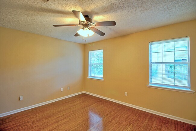 Building Photo - 948 Wedgewood Way