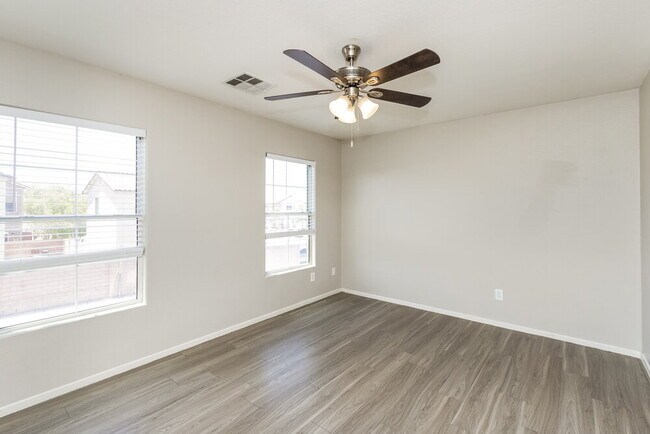 Building Photo - 12024 White Lilly St