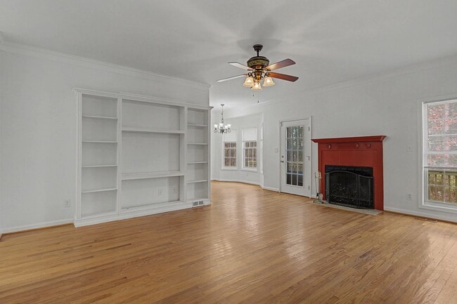 Building Photo - Carolina Lakes!