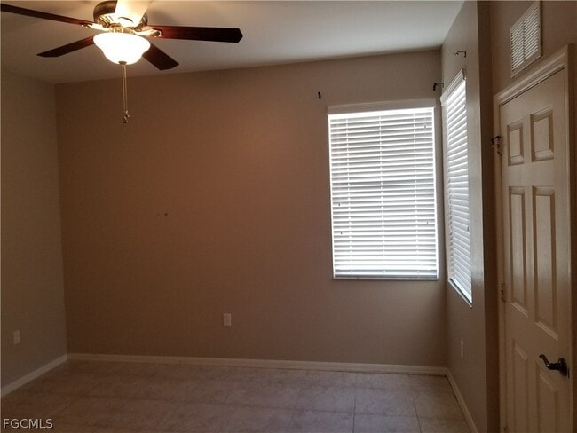 Building Photo - 3638 Pine Oak Cir