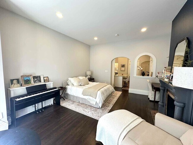 Building Photo - 112 Pinckney St