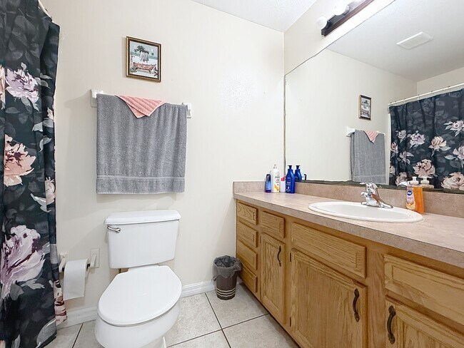 Building Photo - 522 Imperial Pl