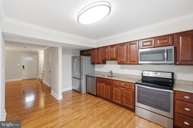 Building Photo - 524 Lancaster Pl