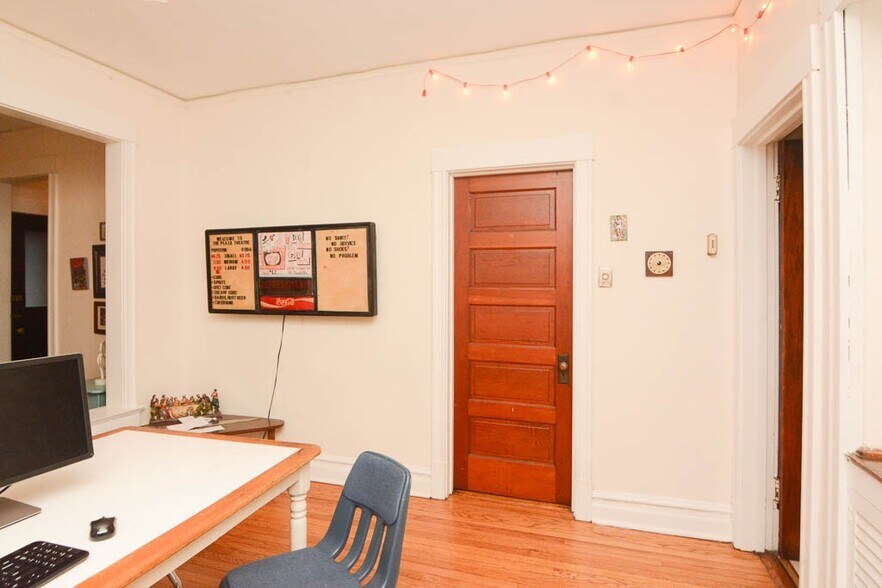 Building Photo - 3821 N Damen Ave