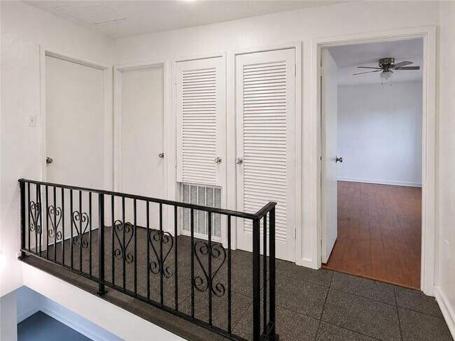 Building Photo - 7702 Belcrest Pl