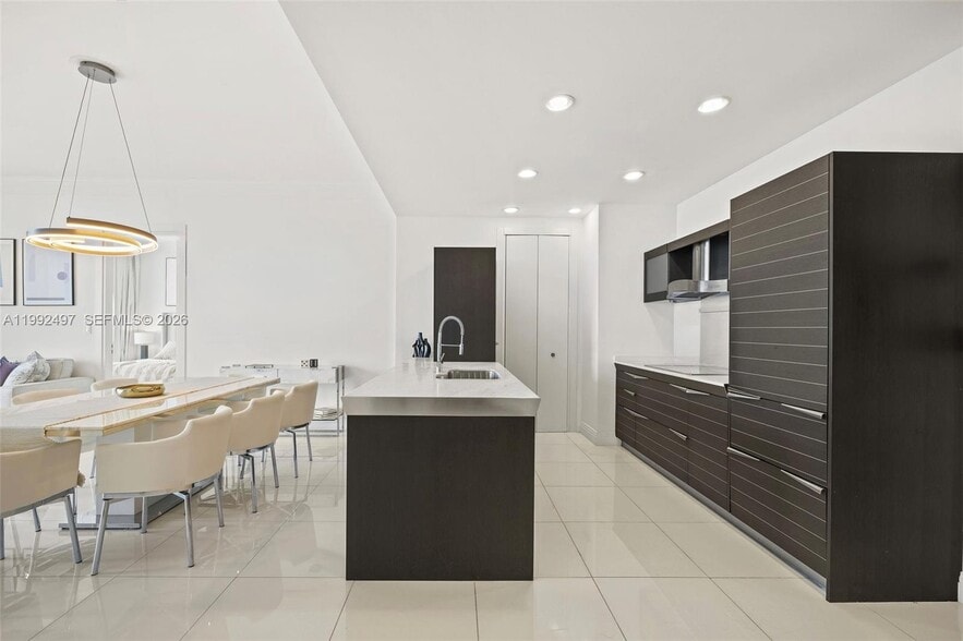 Building Photo - 200 Biscayne Boulevard Way