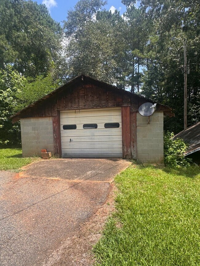 Building Photo - 2116 Ila Rd