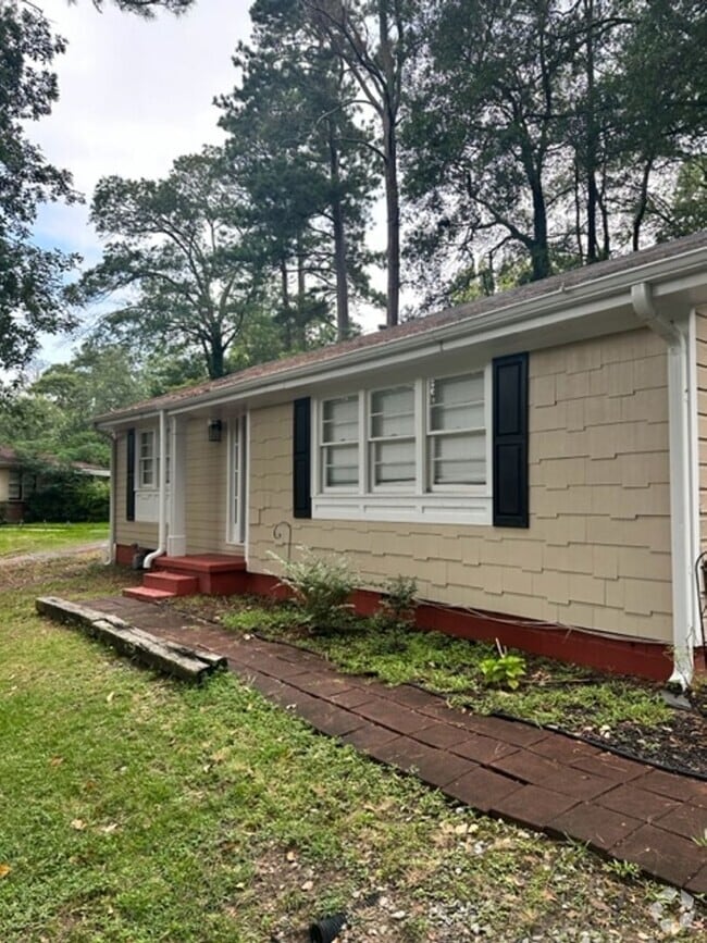 Building Photo - Downtown Gainesville Bungalow
