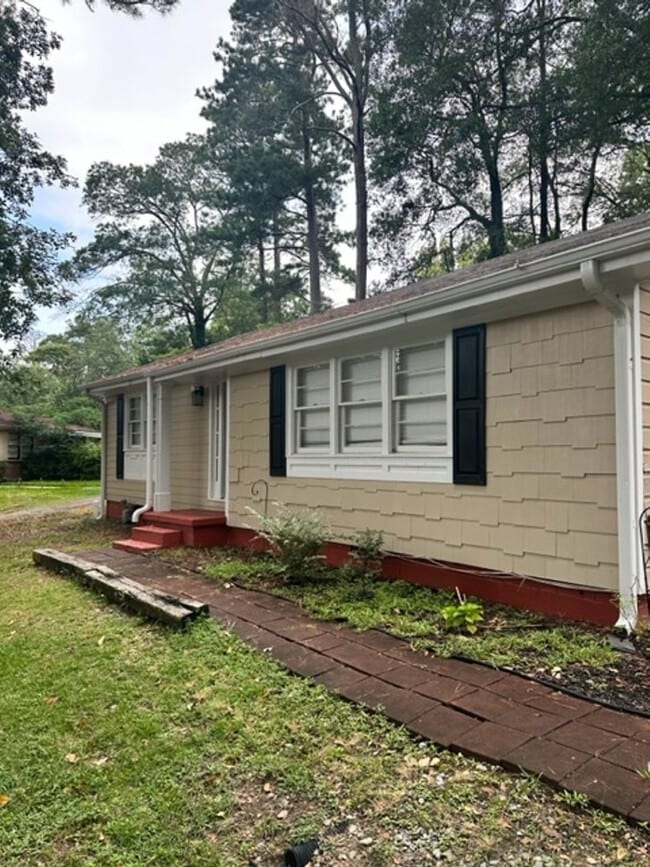 Building Photo - Downtown Gainesville Bungalow
