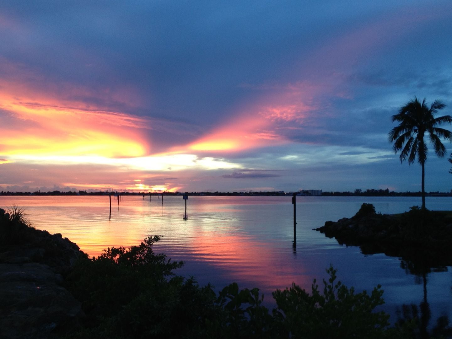 Building Photo - Waterfront! Annual Lease,  2 bedroom 2 bath plus bonus room