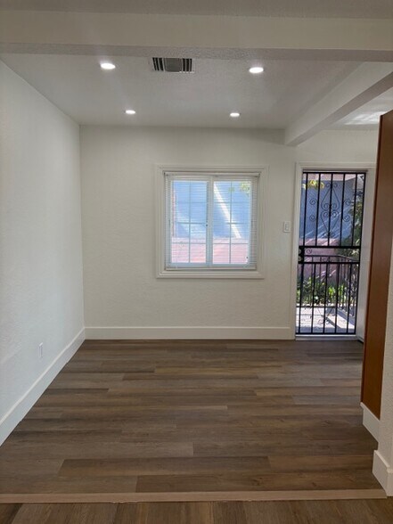 Building Photo - 4131 W 107th St