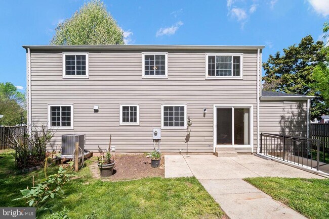 Building Photo - 1103 Burwick Dr