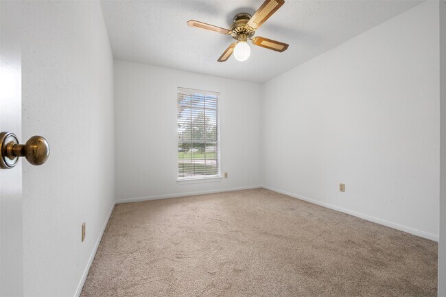 Building Photo - 25802 Chapel Ridge Ln