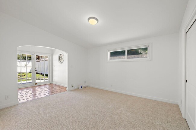 Building Photo - 114 Avenida Cadiz