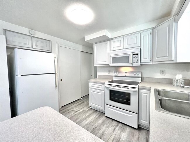 Building Photo - 4640 Taray Ln