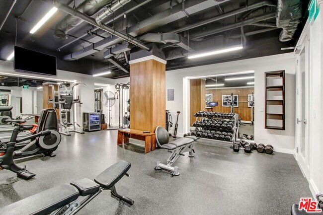 Building Photo - 10700 Wilshire Blvd