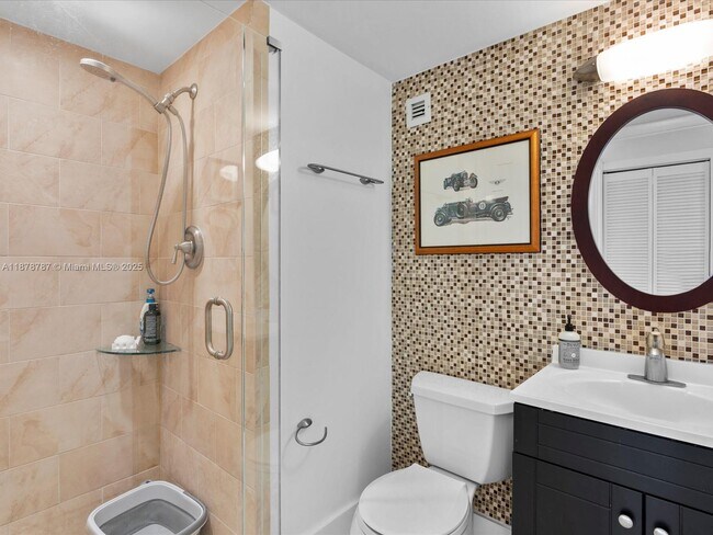 Building Photo - 1450 Brickell Bay Dr