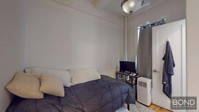 Building Photo - 4 bedroom in NEW YORK NY 10024