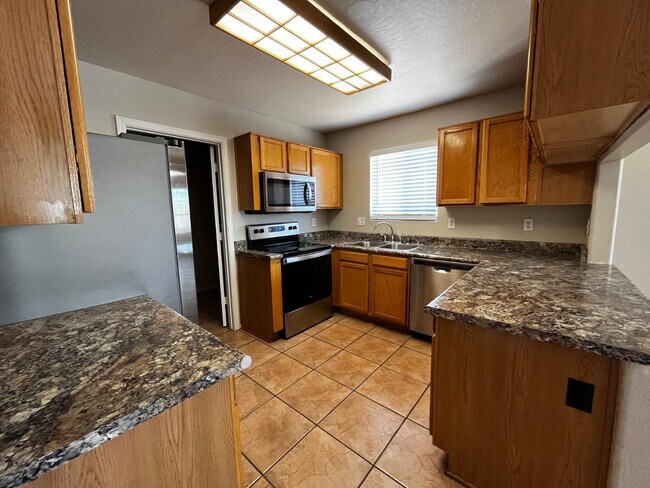 Building Photo - 8802 E University Dr