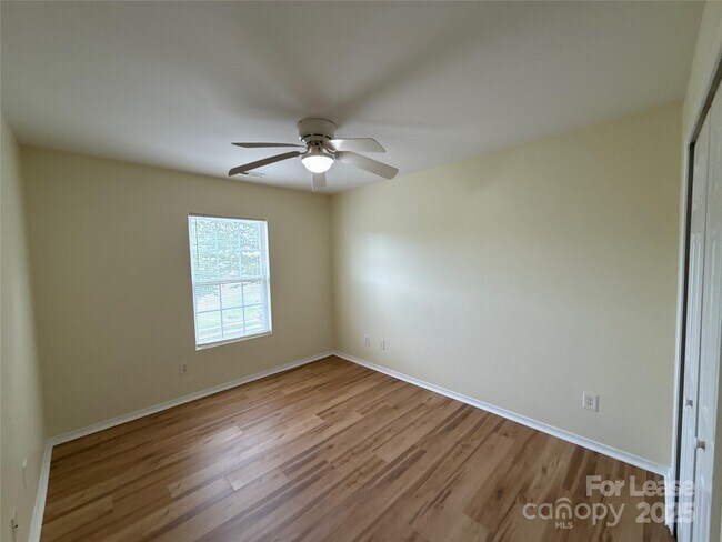 Building Photo - 9402 Darwick St