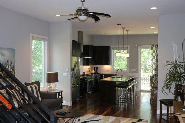 Building Photo - 929 13th Ave S