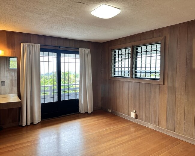 Building Photo - Kaumana Terrace Home