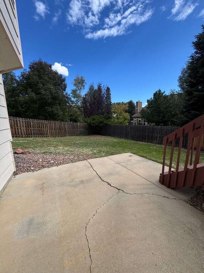 Building Photo - Charming 5 Bed 3 Bath House - MOVE IN SPECIAL - 1/2 Off First Months rent