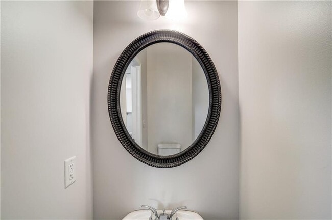 Building Photo - 544 Oakside Pl