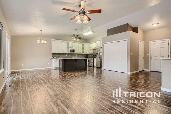 Building Photo - 305 Disc Ln