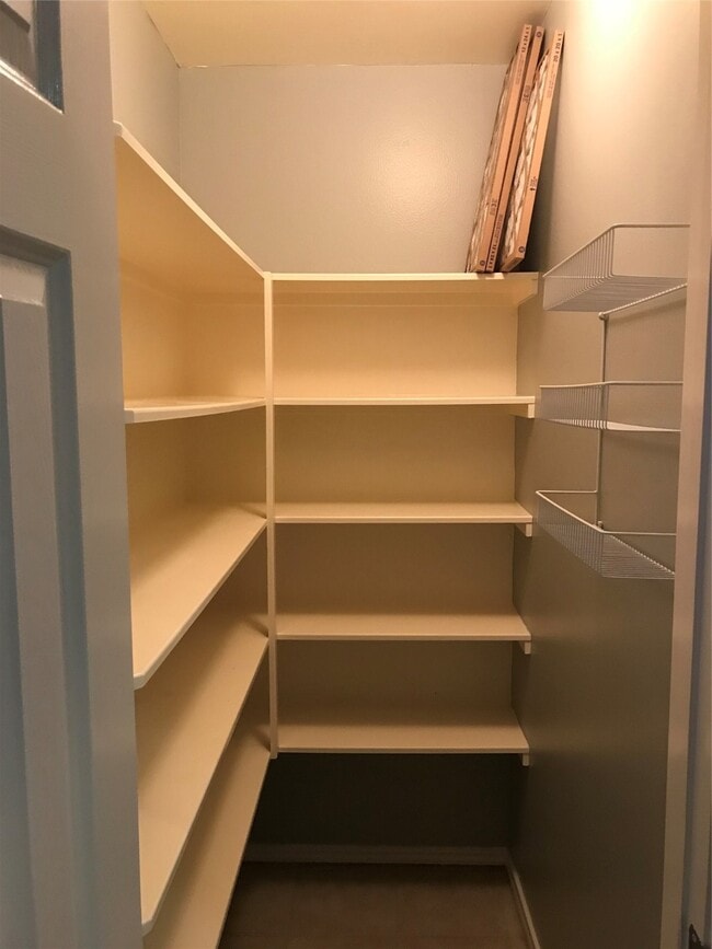 Building Photo - 1901 Kemah Village Dr