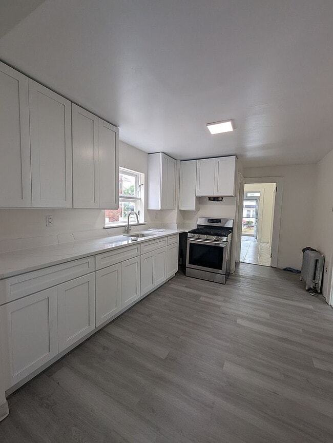 Building Photo - Single Family Home