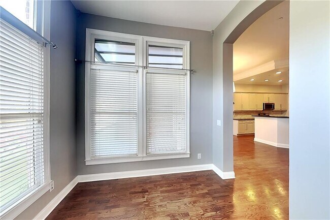Building Photo - 3008 Montclair Cir SE