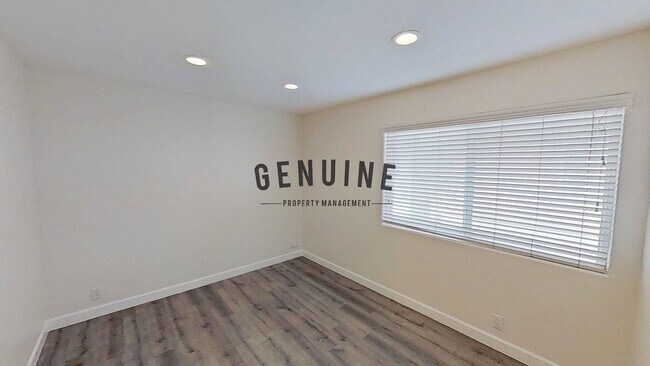 Building Photo - 1224 W Balboa Blvd