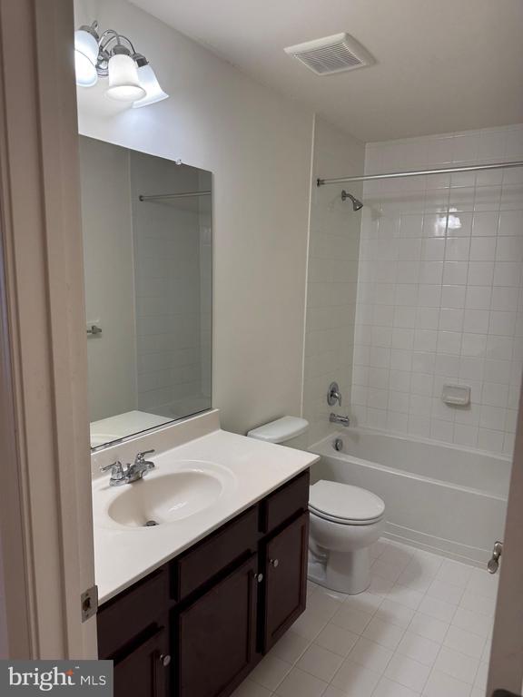 Building Photo - 9610 Eaves Dr