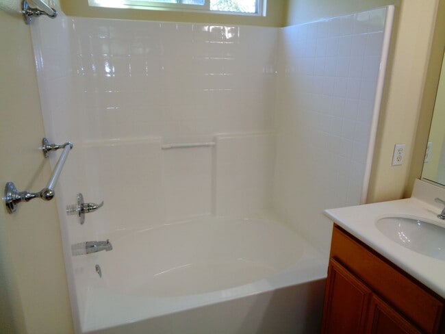 Building Photo - 1551 N Poconos Cir