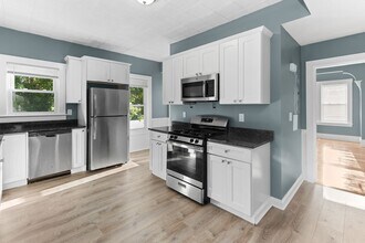 Building Photo - 692 Warren Ave