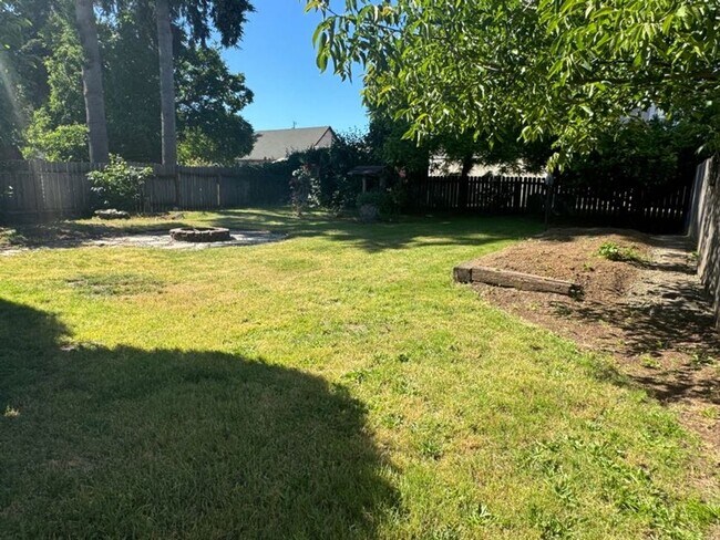 Building Photo - Charming 1920's Home with Large Backyard