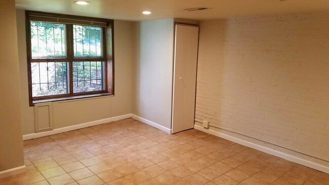 Building Photo - 1629 Newton St NW