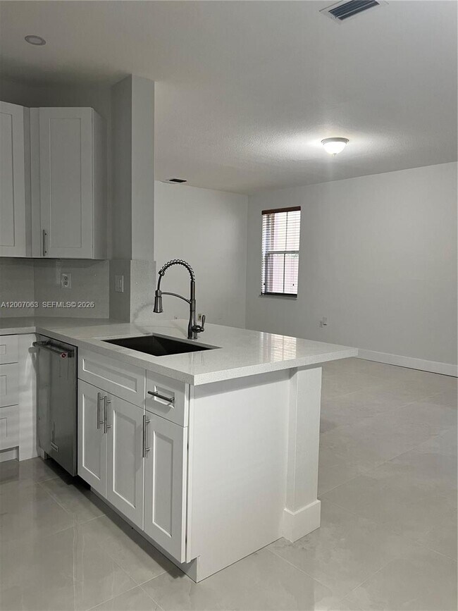 Building Photo - 16475 SW 84th Ln