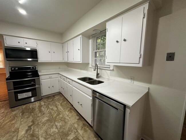 Building Photo - 2404 Indian Trail