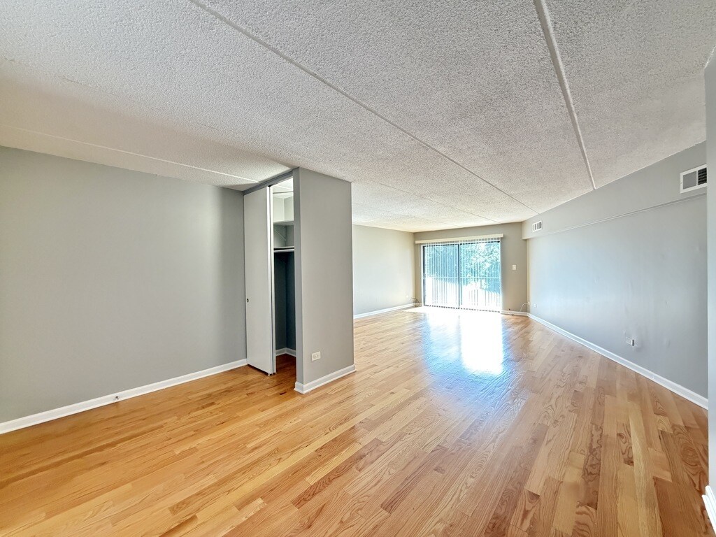 Building Photo - 525 N Quentin Rd