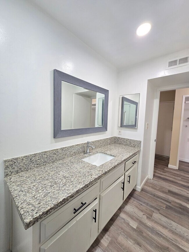 Building Photo - Pool Home – 3 Bed | 3 Bath | 1,625 Sq Ft