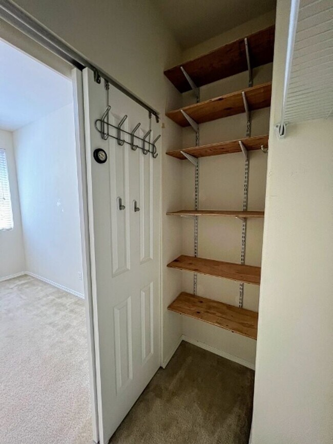 Building Photo - Pet Friendly 3 Bedroom in Campus Glen Neighborhood