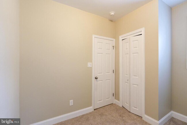 Building Photo - 137 Durfor St