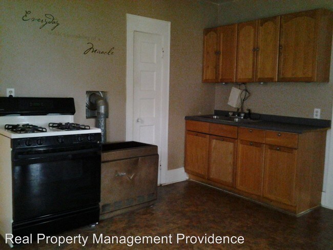 Building Photo - 288 Sayles Ave