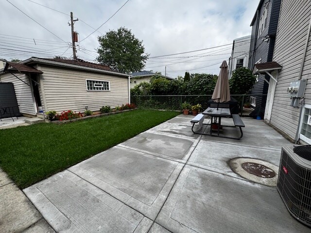 Building Photo - 2624 N Francisco Ave