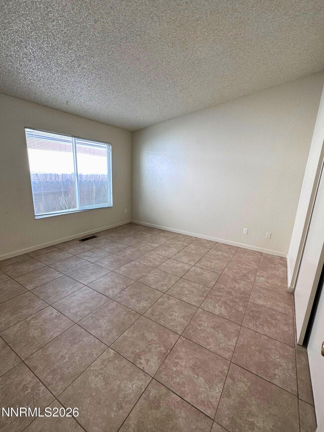 Building Photo - 1841 Burnside Dr