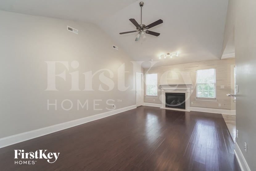 Building Photo - 115 Kings Dr